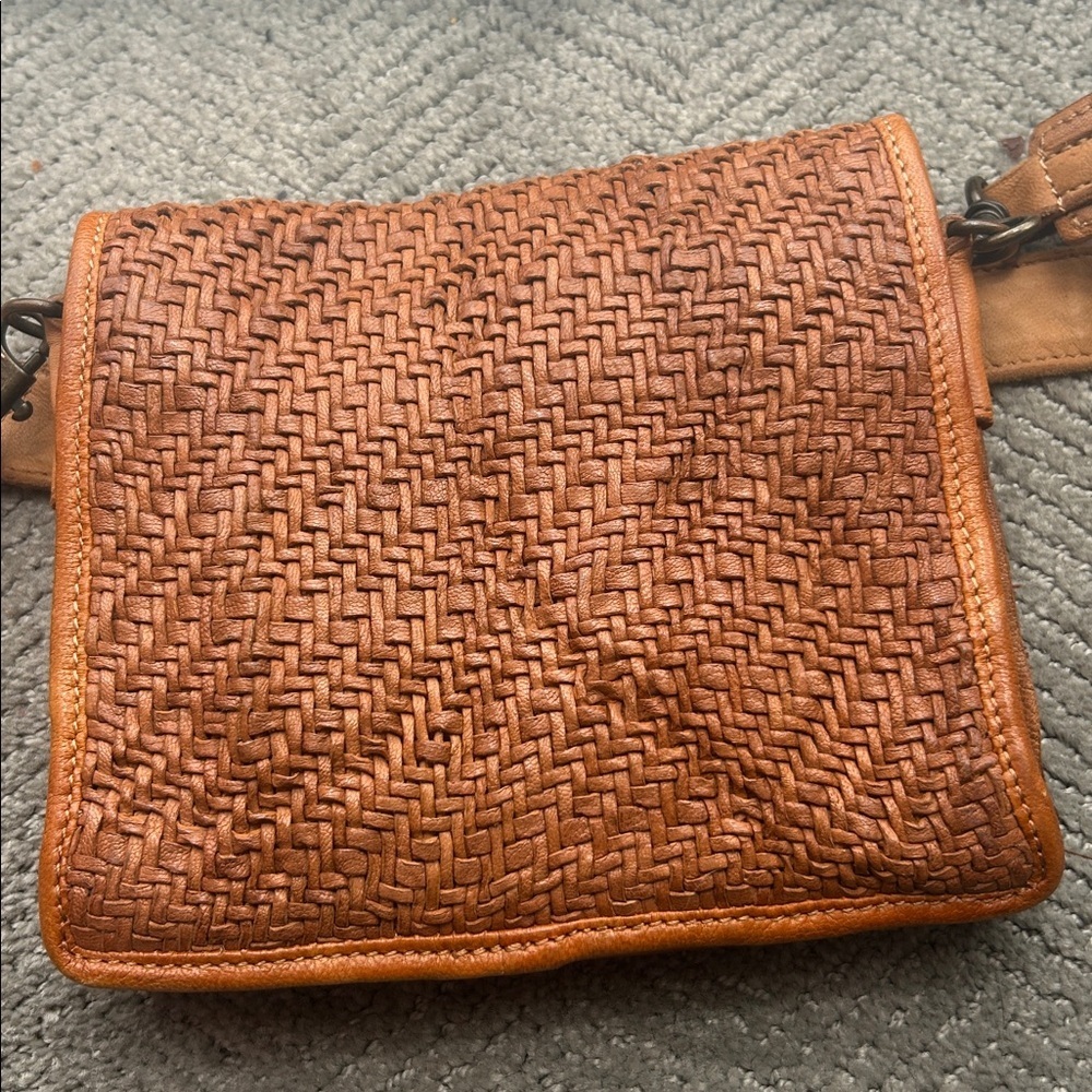 Juju & Co- Women’s Hut Weave Cross Body - Cognac Brown Woven Shoulder Bag - Picture 8 of 10